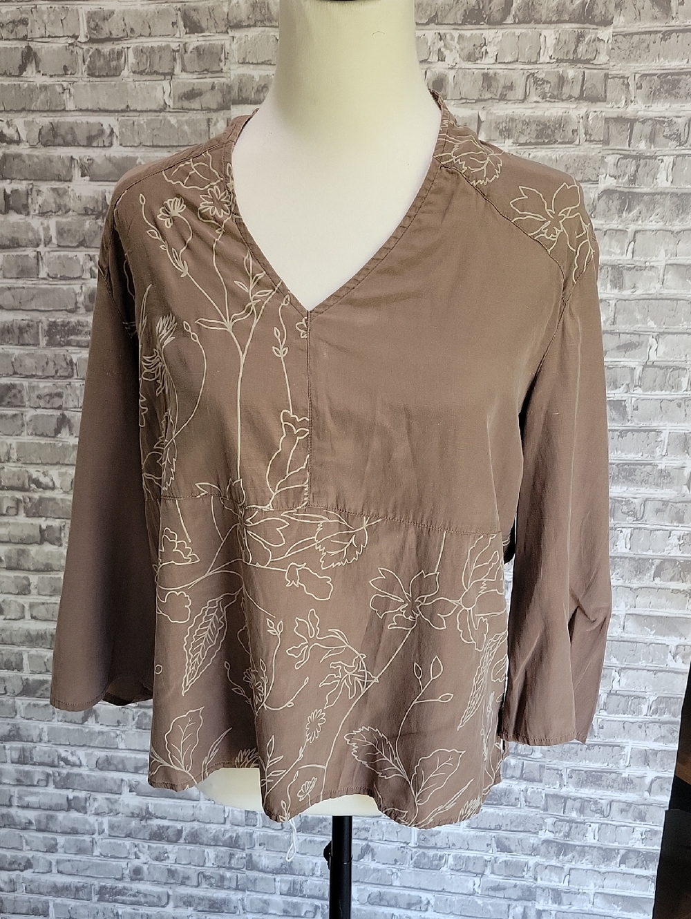 J. Jill Taupe Floral V-Neck Cotton-silk Blend Blouse with Cream Embroidery Sz M